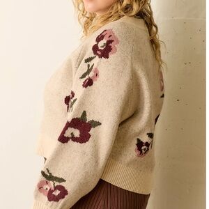 NWT POLAGRAM PRINTED FLORAL SWEATER